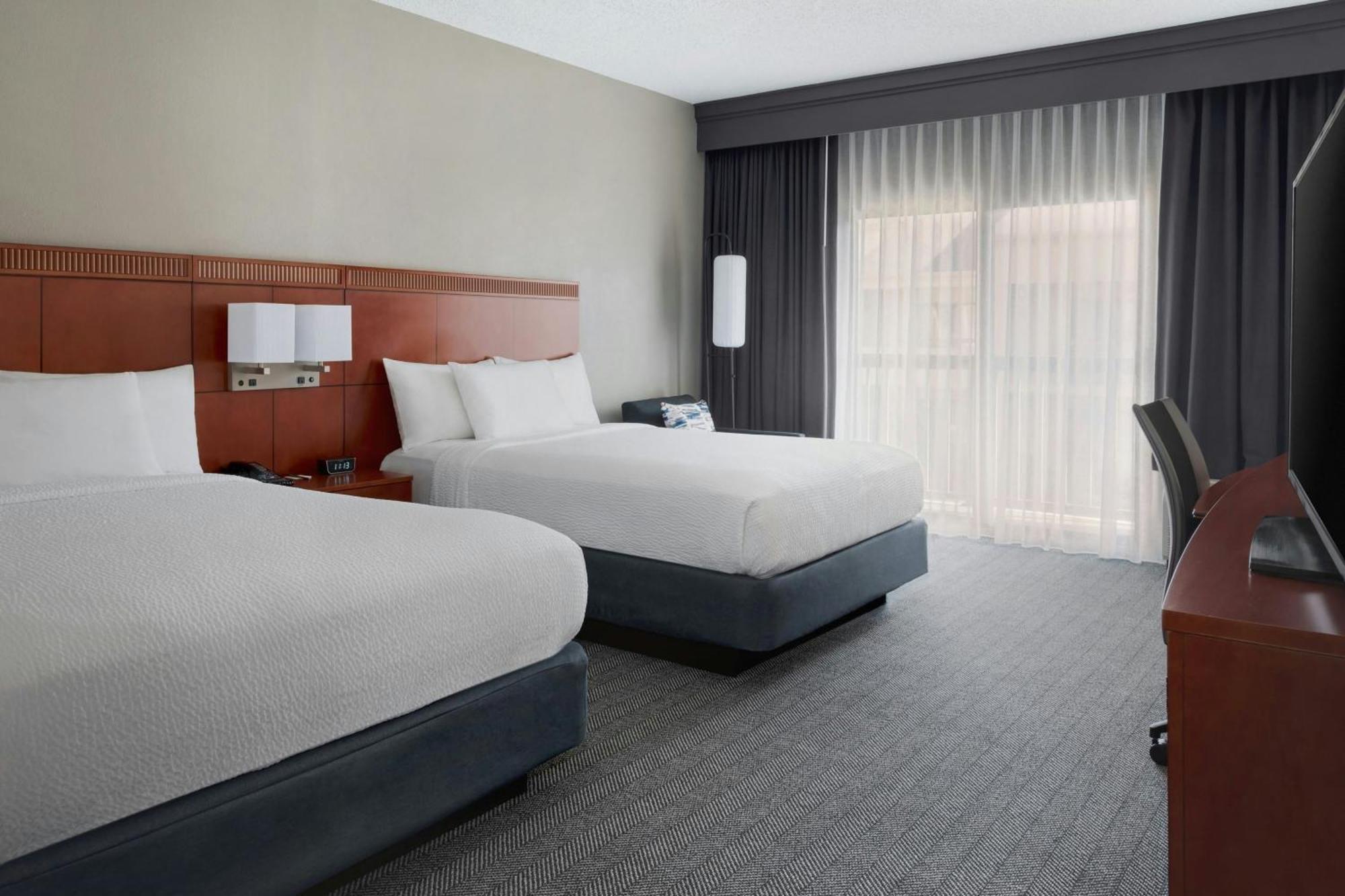 Courtyard By Marriott New Carrollton Landover Exterior photo