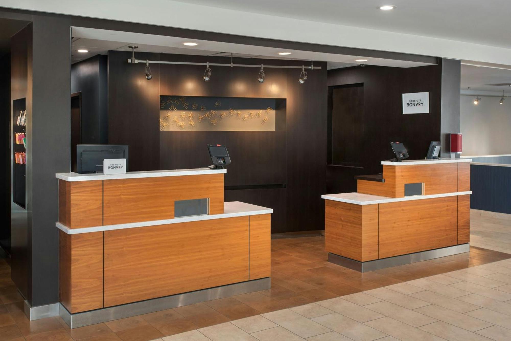 Courtyard By Marriott New Carrollton Landover Exterior photo