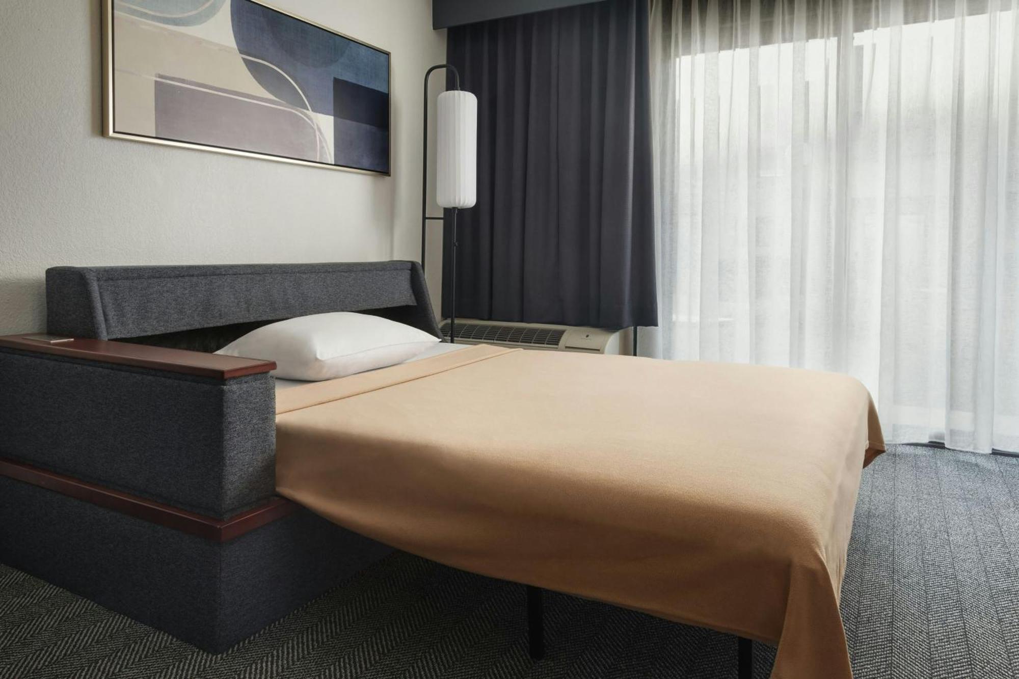 Courtyard By Marriott New Carrollton Landover Exterior photo