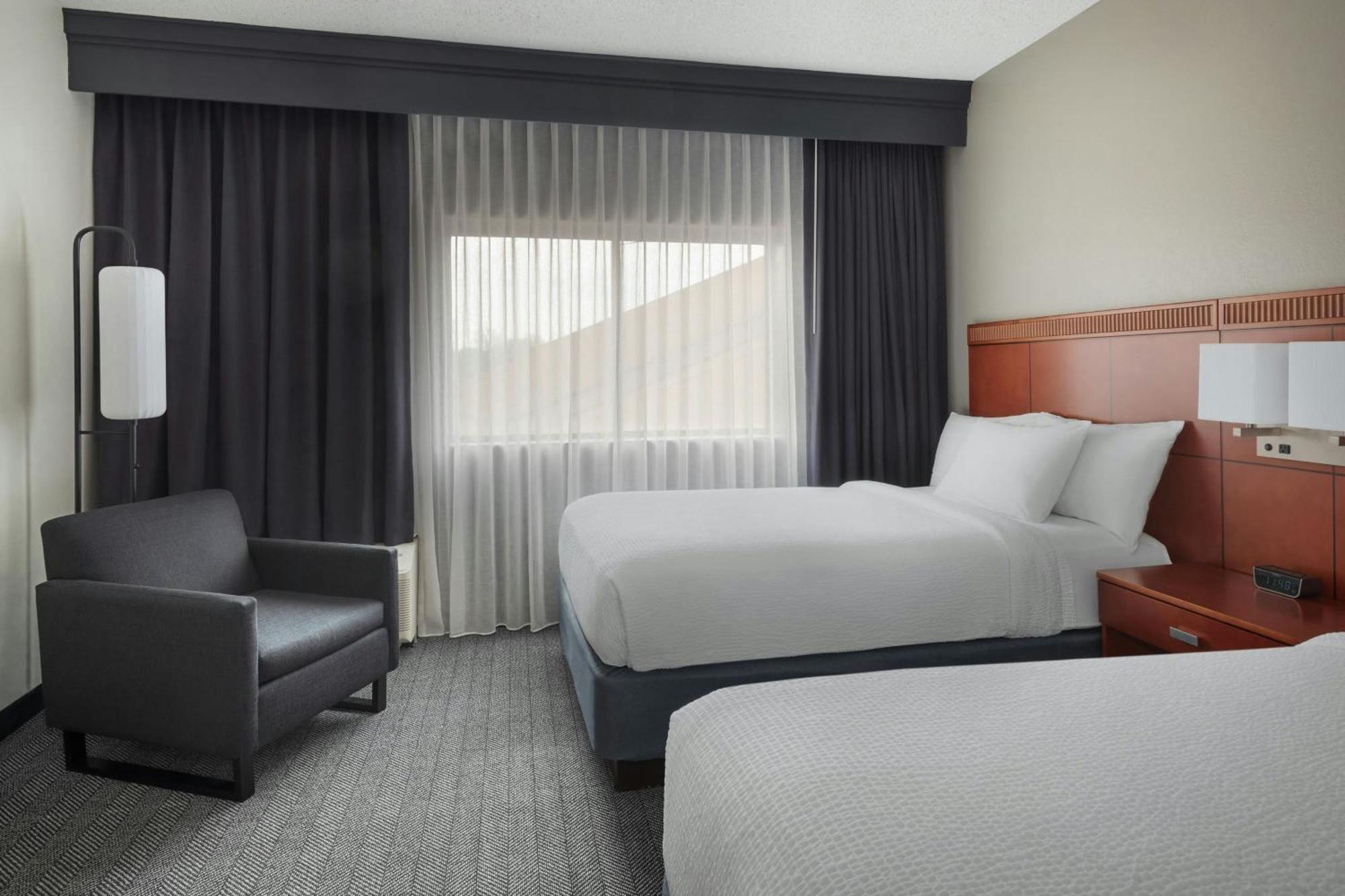 Courtyard By Marriott New Carrollton Landover Exterior photo